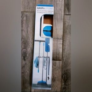 Evri - Deluxe Grip & Store Broom and Mop Organizer